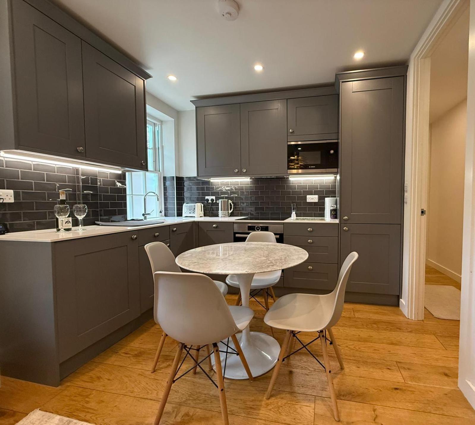 Covent Garden 2-bed Sleeps 6 4 Mins To Tube Apartment London